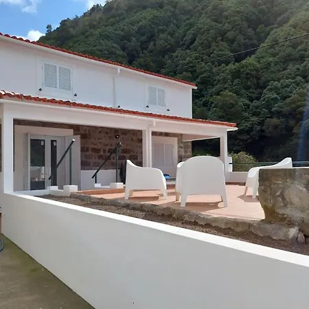 Casa Do Sanguinho Hébergement de vacances Faial da Terra