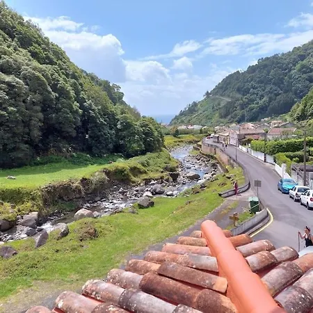 Casa Do Sanguinho * Faial da Terra