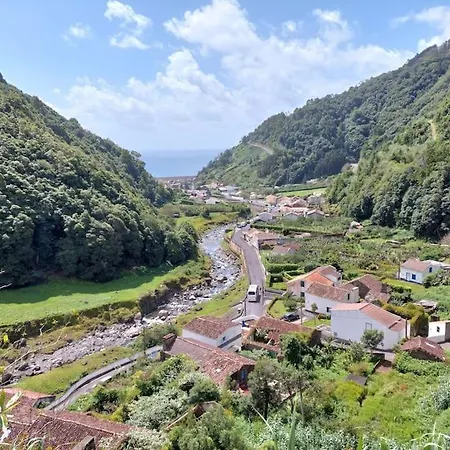 Casa Do Sanguinho * Faial da Terra